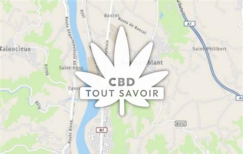 Village à Laveyron avec feuille Cannabis CBD