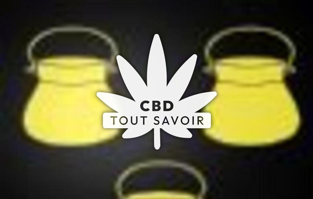 Village à Peyrolles avec feuille Cannabis CBD