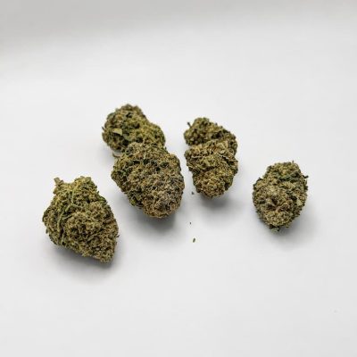 Quatre fleurs Candy Kush CBD sur fond blanc