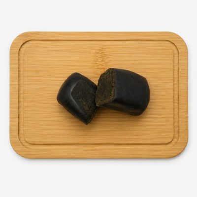 Gros plan sur la résine Ice-O-Lator CBD révélant sa texture premium et ses détails naturels