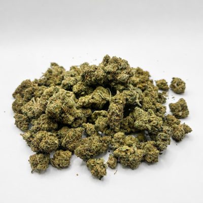 Ensemble de fleurs Lemon Haze Indoor CBD sur fond blanc