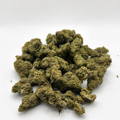 Quatre fleurs Bubblegum CBD sur fond blanc