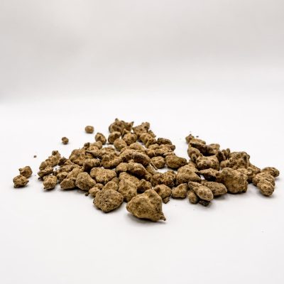 Gros plan sur la Moon Rock CBD Premium révélant sa texture exceptionnelle et sa qualité haut de gamme