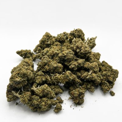 Fleurs CBD Skittles de qualité présentées sur fond blanc