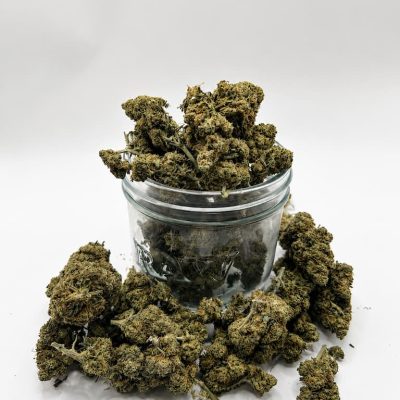 Fleurs CBD Skittles présentées dans un pot en verre